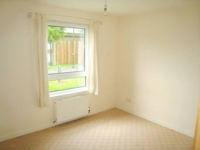  Image of 2 bedroom Flat to rent in Stenhouse Gardens Edinburgh EH11 at Stenhouse Edinburgh Edinburgh, EH11 3LS
