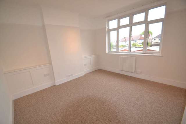 Image of 3 bedroom Terraced house to rent in Stoneleigh Avenue Worcester Park KT4 at Stoneleigh Avenue  Worcester Park, KT4 8YB