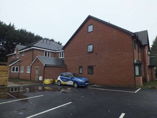  Image of 1 bedroom Flat to rent in Northumberland Avenue Reading RG2 at Reading Berkshire Whitley, RG2 7PN