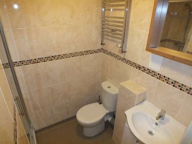  Image of 1 bedroom Flat to rent in Northumberland Avenue Reading RG2 at Reading Berkshire Whitley, RG2 7PN