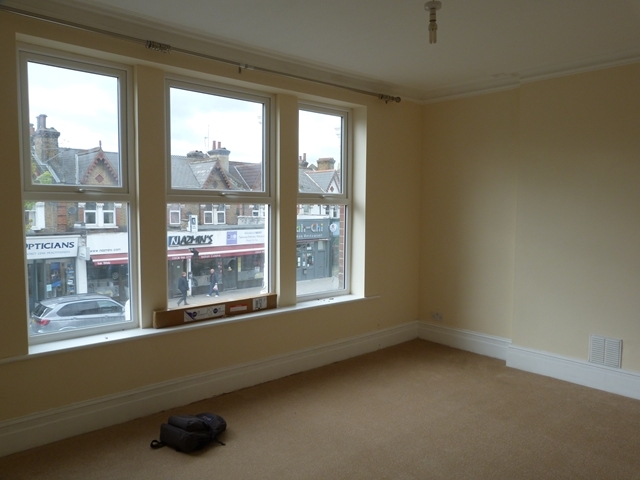  Image of 3 bedroom Flat to rent in Garratt Lane London SW18 at Garratt Lane  Earlsfield, SW18 4ST