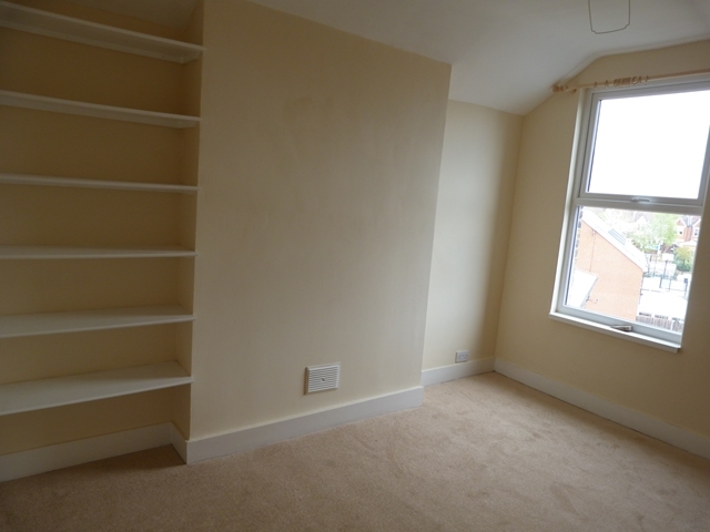  Image of 3 bedroom Flat to rent in Garratt Lane London SW18 at Garratt Lane  Earlsfield, SW18 4ST