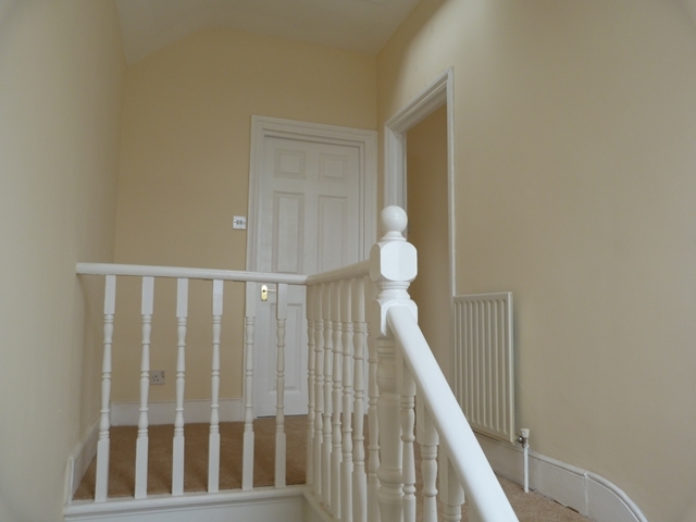  Image of 3 bedroom Flat to rent in Garratt Lane London SW18 at Garratt Lane  Earlsfield, SW18 4ST