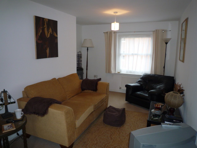  Image of 2 bedroom Apartment to rent in Sunlight Gardens Fareham PO15 at Fareham, PO15 6DQ