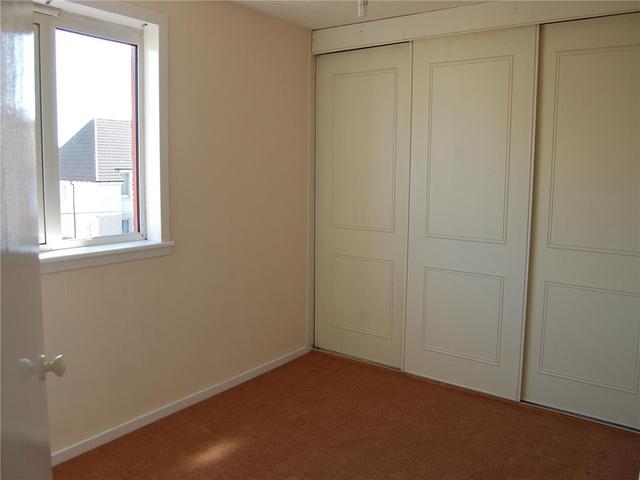 Image of 3 bedroom Terraced house to rent in Sunnyside Crescent Holytown Motherwell ML1 at Holytown North Lanarkshire North Lanarkshire, ML1 4RU
