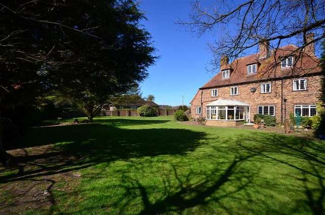  Image of 6 bedroom Detached house for sale in Sussex Road New Romney TN28 at New Romney Kent New Romney, TN28 8HL