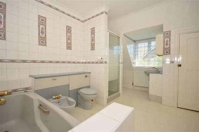  Image of 6 bedroom Detached house for sale in Sussex Road New Romney TN28 at New Romney Kent New Romney, TN28 8HL