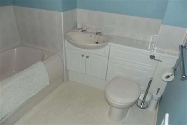  Image of 2 bedroom Flat to rent in Sutherland Crescent Hamilton ML3 at Hamilton, ML3 9SJ