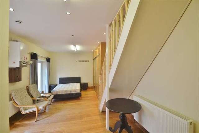  Image of Studio flat to rent in Sutherland Grove London SW18 at West Hill, SW18 5PU