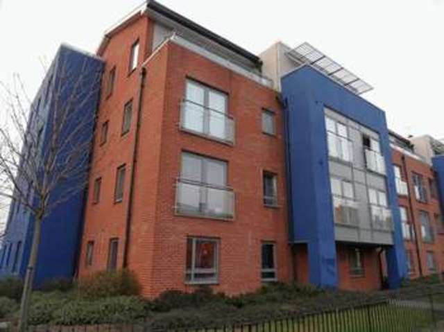  Image of 2 bedroom Flat to rent in Cleeve Way Sutton SM1 at Sutton, SM1 3TX