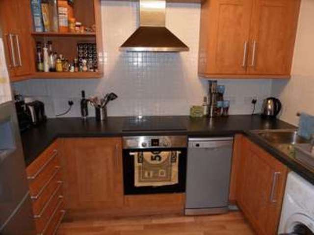  Image of 2 bedroom Flat to rent in Cleeve Way Sutton SM1 at Sutton, SM1 3TX