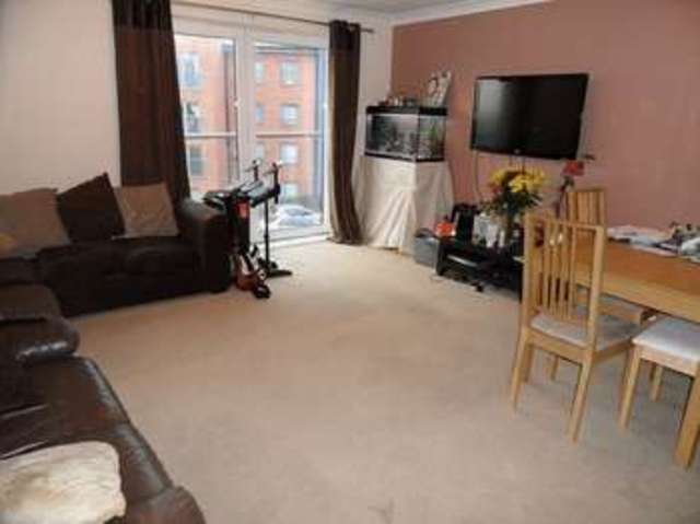  Image of 2 bedroom Flat to rent in Cleeve Way Sutton SM1 at Sutton, SM1 3TX