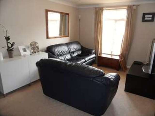  Image of 1 bedroom Flat to rent in Kingswood Drive Sutton SM2 at Sutton, SM2 5NB