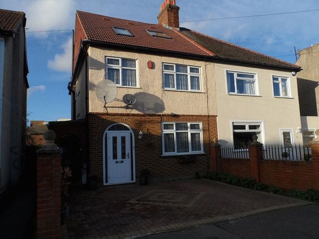  Image of 5 bedroom Semi-Detached house to rent in Beauchamp Road Sutton SM1 at Sutton, SM1 2PZ