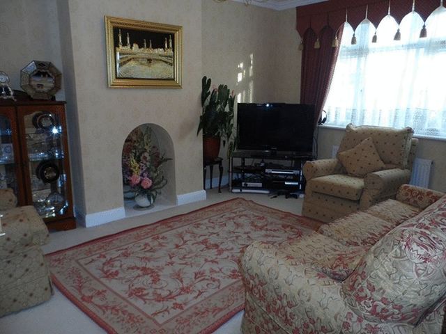  Image of 5 bedroom Semi-Detached house to rent in Beauchamp Road Sutton SM1 at Sutton, SM1 2PZ