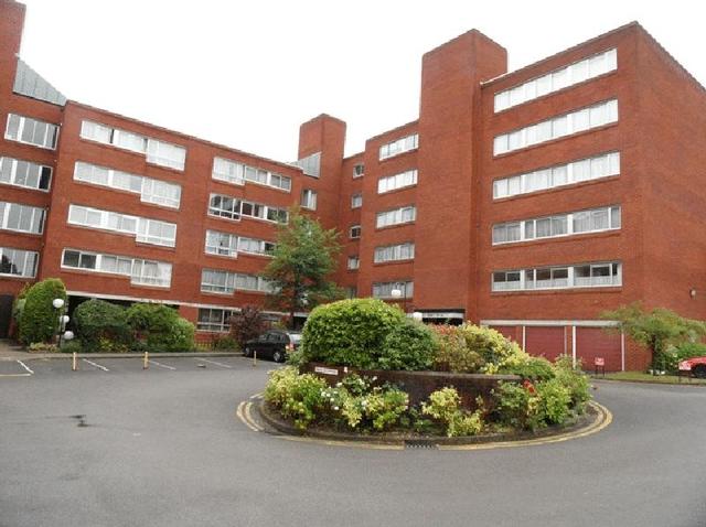  Image of 2 bedroom Flat to rent in Homefield Park Sutton SM1 at Sutton, SM1 2DY