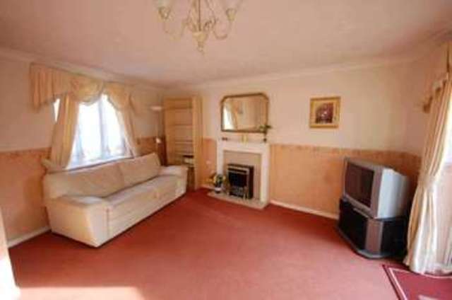  Image of 3 bedroom Property to rent in Swallows Croft Reading RG1 at Swallows Croft Reading Reading, RG1 6EH