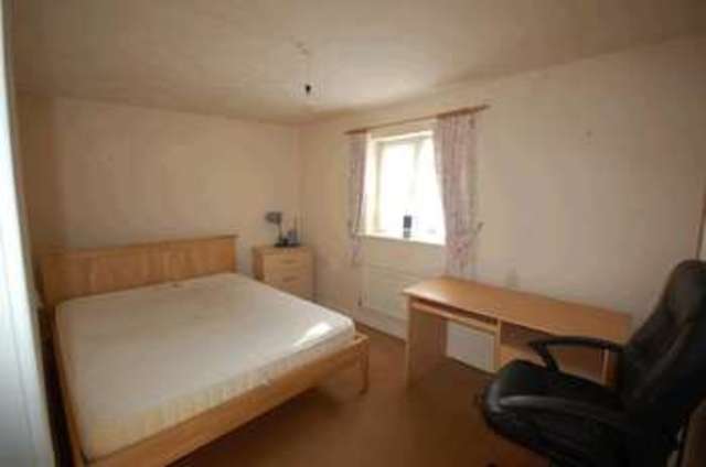  Image of 3 bedroom Property to rent in Swallows Croft Reading RG1 at Swallows Croft Reading Reading, RG1 6EH