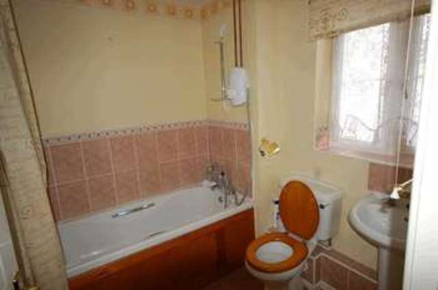  Image of 3 bedroom Property to rent in Swallows Croft Reading RG1 at Swallows Croft Reading Reading, RG1 6EH