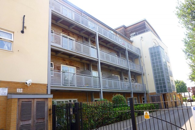  Image of 1 bedroom Flat to rent in Sydenham Road Croydon CR0 at 119 Sydenham Road  Croydon, CR0 2EZ