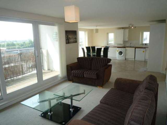  Image of 2 bedroom Apartment to rent in Ashton Old Road Openshaw Manchester M11 at Ashton Old Road Beswick Manchester, M11 2DL