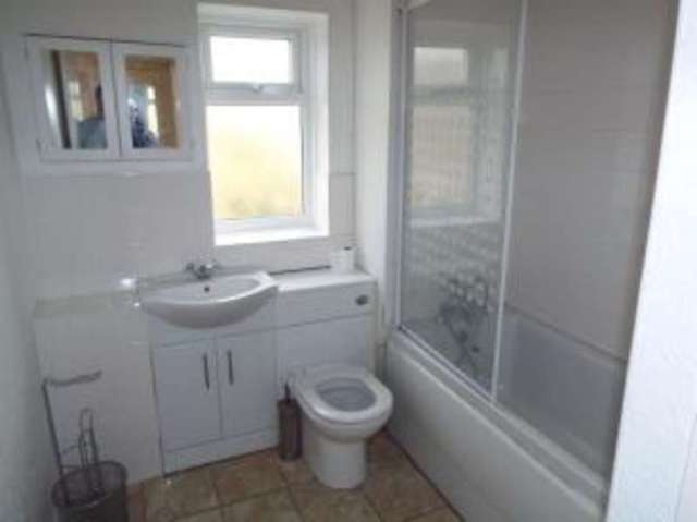  Image of 2 bedroom Flat for sale in Mulfords Hill Tadley RG26 at Tadley Hampshire Tadley, RG26 3JE