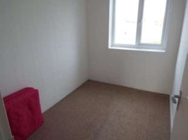  Image of 2 bedroom Flat for sale in Mulfords Hill Tadley RG26 at Tadley Hampshire Tadley, RG26 3JE