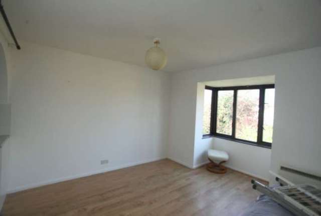  Image of 1 bedroom Studio flat for sale in Maypole Road Taplow Maidenhead SL6 at Taplow, SL6 0NF