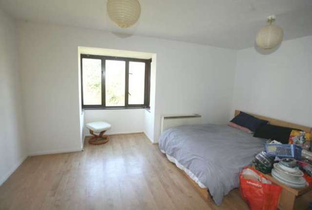  Image of 1 bedroom Studio flat for sale in Maypole Road Taplow Maidenhead SL6 at Taplow, SL6 0NF