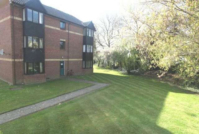  Image of 1 bedroom Studio flat for sale in Maypole Road Taplow Maidenhead SL6 at Taplow, SL6 0NF
