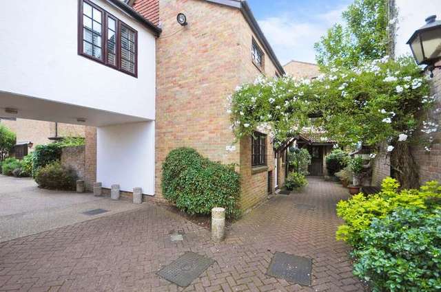  Image of 4 bedroom Town House to rent in The Farthings Kingston upon Thames KT2 at Surrey  Kingston Upon Thames, KT2 7PT