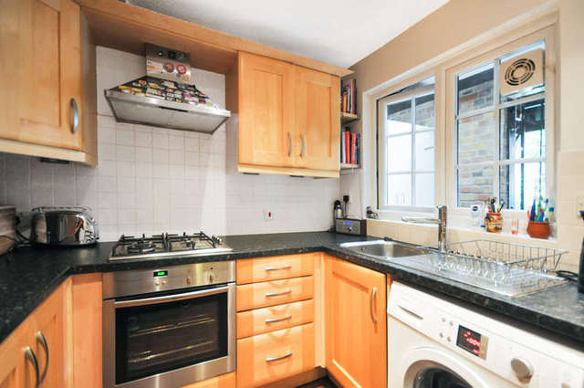  Image of 4 bedroom Town House to rent in The Farthings Kingston upon Thames KT2 at Surrey  Kingston Upon Thames, KT2 7PT
