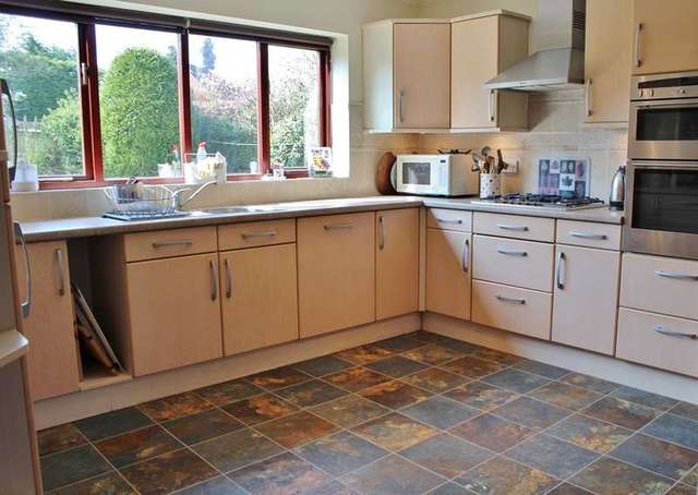  Image of 4 bedroom Detached house for sale in The Hawthorns Charvil Reading RG10 at Charvil  Reading, RG10 9TS