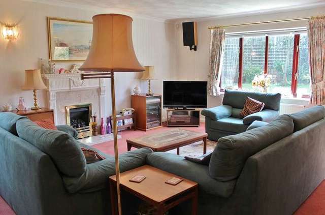  Image of 4 bedroom Detached house for sale in The Hawthorns Charvil Reading RG10 at Charvil  Reading, RG10 9TS