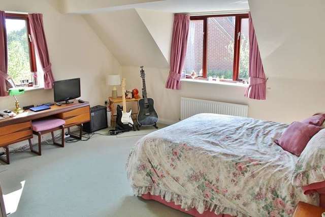  Image of 4 bedroom Detached house for sale in The Hawthorns Charvil Reading RG10 at Charvil  Reading, RG10 9TS