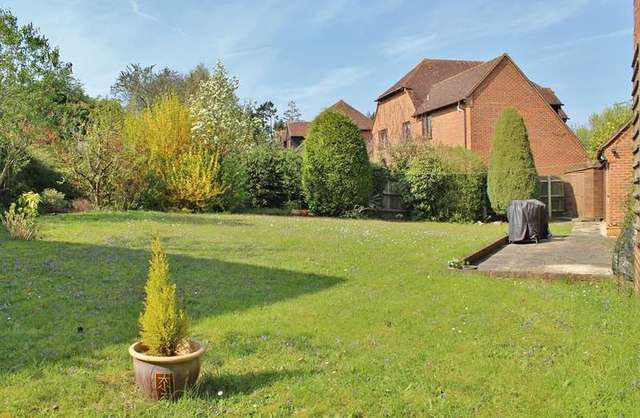  Image of 4 bedroom Detached house for sale in The Hawthorns Charvil Reading RG10 at Charvil  Reading, RG10 9TS