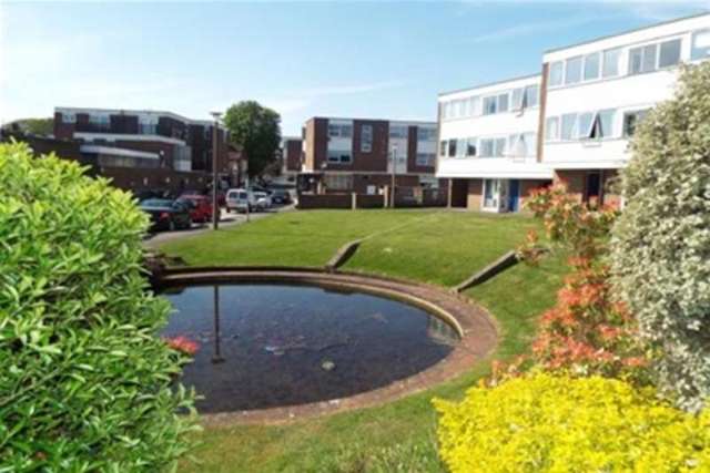  Image of 2 bedroom Flat to rent in The Limes Ingatestone CM4 at Ingatestone, CM4 0BE