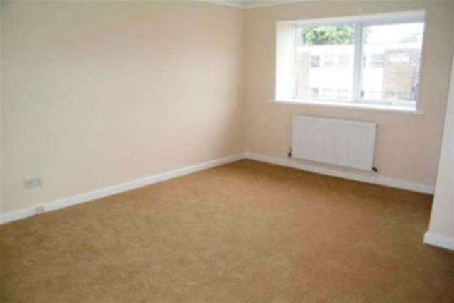  Image of 2 bedroom Flat to rent in The Limes Ingatestone CM4 at Ingatestone, CM4 0BE
