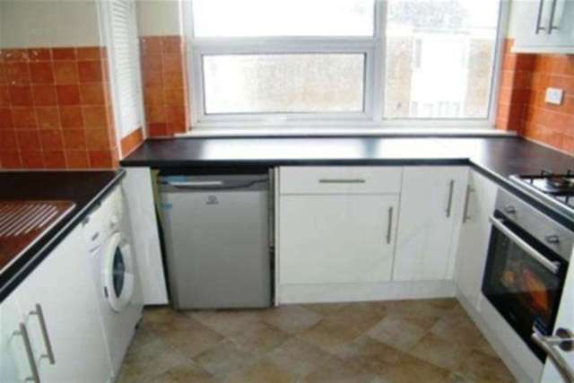  Image of 2 bedroom Flat to rent in The Limes Ingatestone CM4 at Ingatestone, CM4 0BE