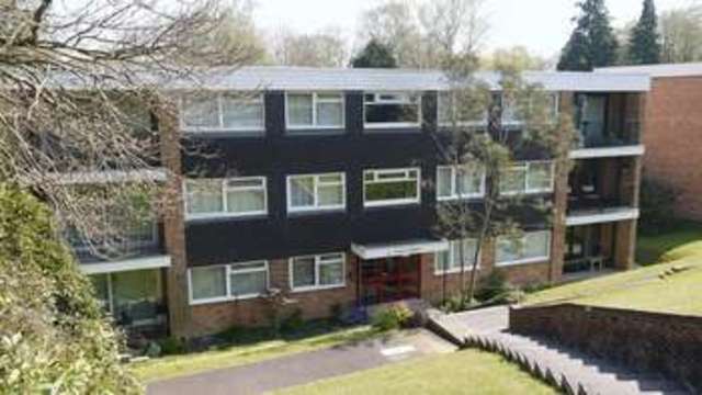  Image of 2 bedroom Property to rent in The Parkway Southampton SO16 at The Parkway  Southampton, SO16 3PN
