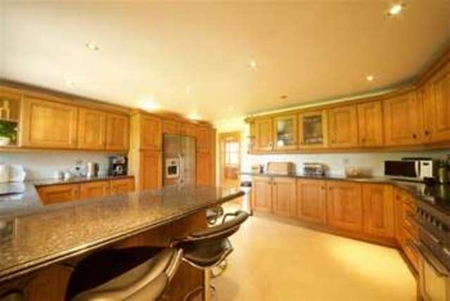  Image of 4 bedroom Property for sale in The Rye Eaton Bray Dunstable LU6 at The Rye Eaton Bray Eaton Bray, LU6 2BQ