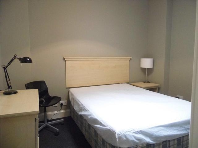  Image of 4 bedroom Flat to rent in Thistle Street Lane North West Edinburgh EH2 at New Town Edinburgh Edinburgh, EH2 1EA