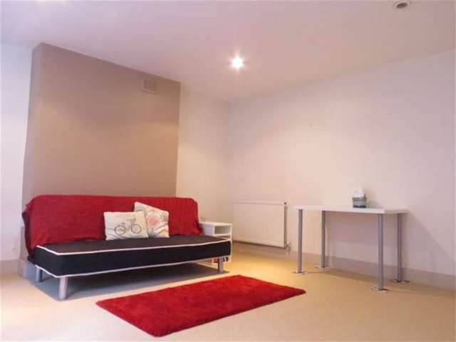  Image of 2 bedroom Flat to rent in Thurlow Hill London SE21 at West Dulwich, SE21 8JN