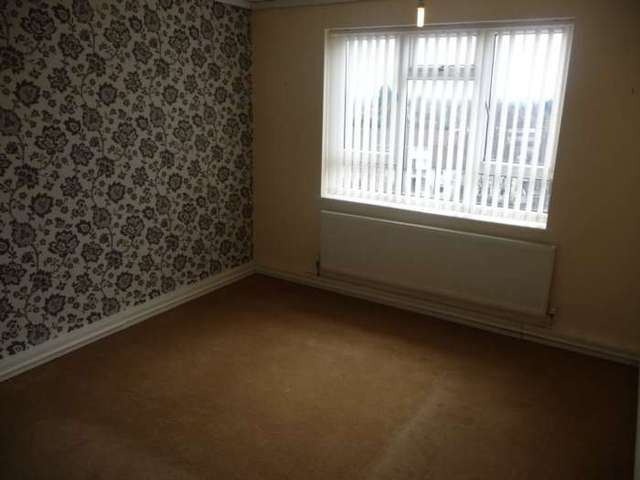  Image of 2 bedroom Flat to rent in Tile Cross Road Kitts Green Birmingham B33 at Tile Cross Road Kitts Green Birmingham, B33 0LY