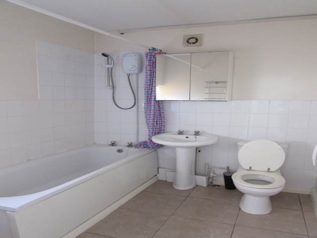  Image of 2 bedroom Flat to rent in Toll End Road Tipton DY4 at Tipton West Midlands Dudley Port, DY4 0ET