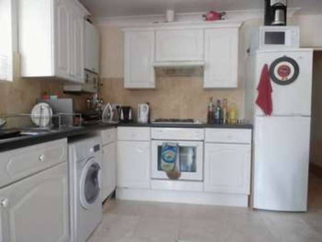  Image of 3 bedroom Flat to rent in Tooting Bec Road London SW17 at Tooting Bec Road  London, SW17 8BW