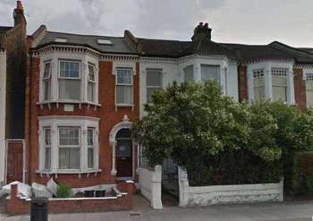  Image of 3 bedroom Flat to rent in Tooting Bec Road London SW17 at Tooting Bec Road  London, SW17 8BW