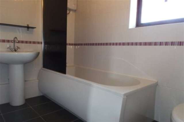  Image of 1 bedroom Flat to rent in Troon Place Newton Mearns Glasgow G77 at Glasgow, G77 5TQ