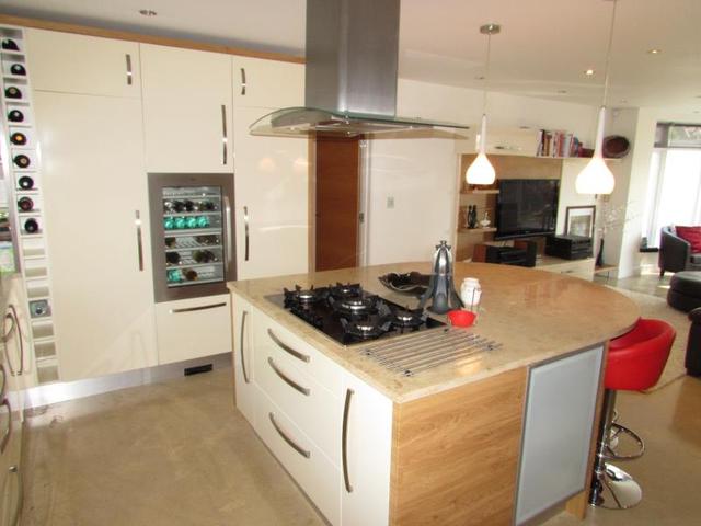  Image of 6 bedroom Detached house to rent in Upper Golf Links Road Broadstone BH18 at Broadstone  Broadstone, BH18 8BT