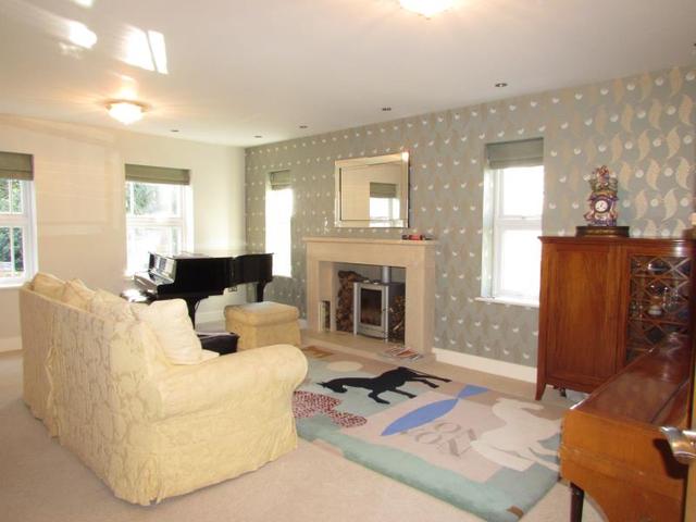  Image of 6 bedroom Detached house to rent in Upper Golf Links Road Broadstone BH18 at Broadstone  Broadstone, BH18 8BT